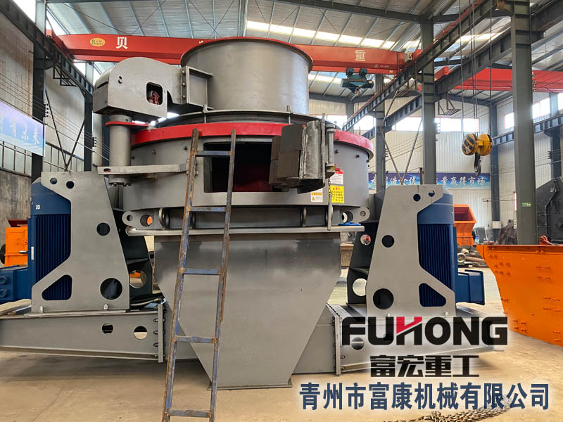 鵝卵石制砂機(jī)又稱沖擊式破碎機(jī)適用于軟或中硬和極硬物料的破碎、整形